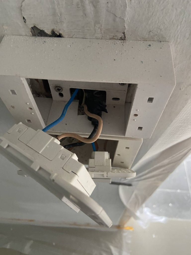 รื้อปลั๊กหาจุดช็อต