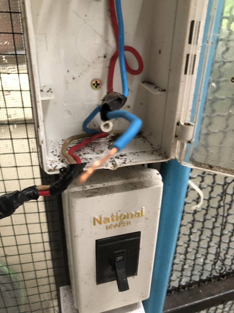 รื้อปลั๊กเช็กสายไฟ