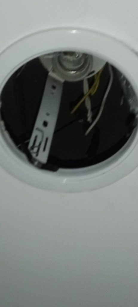 ตรวจเช็กสายไฟดาวน์ไลท์