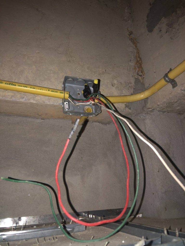 กล่องพักสายไฟ