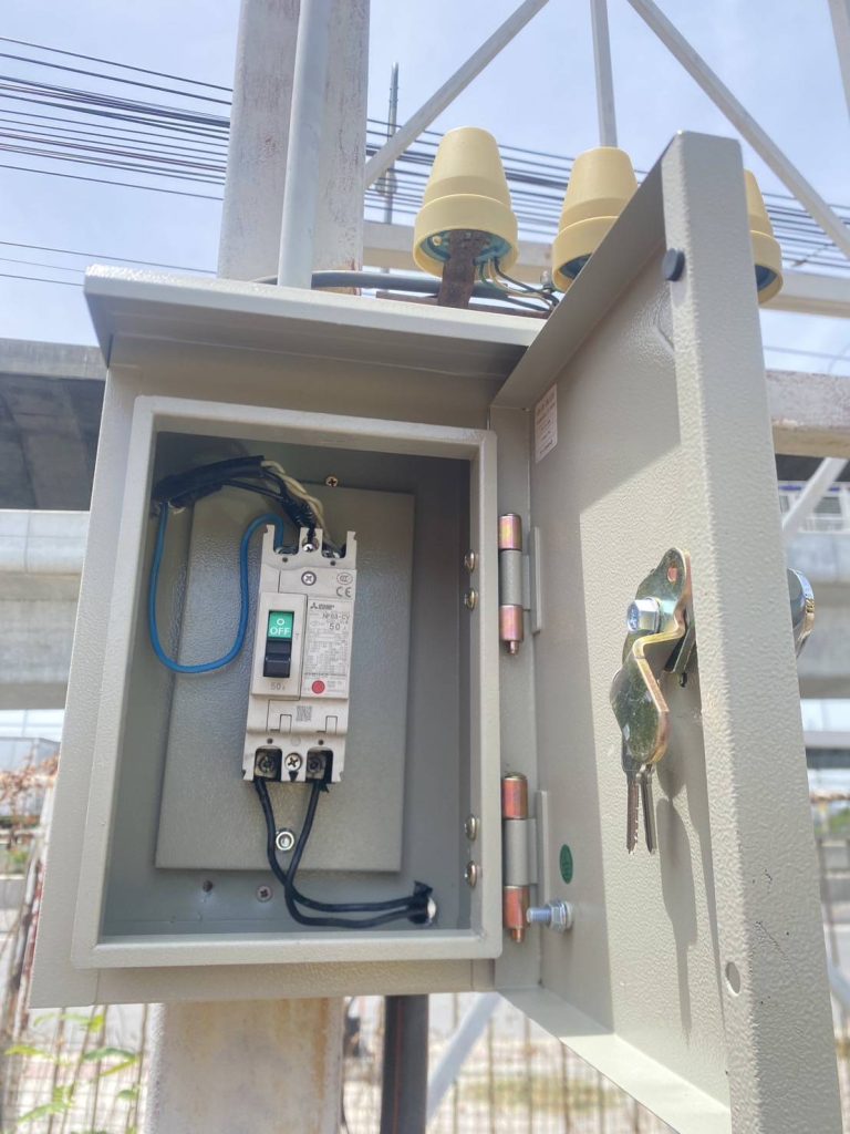 เบรกเกอร์ในกล่องกันน้ำ