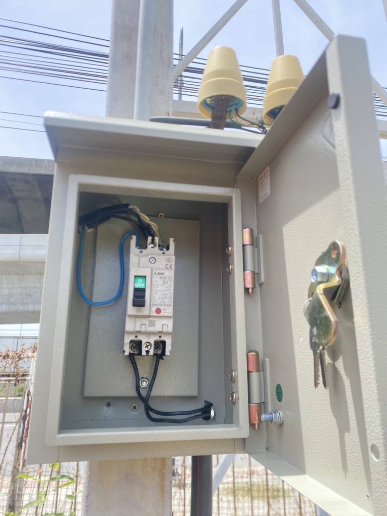 เบรกเกอร์ในกล่องกันน้ำ