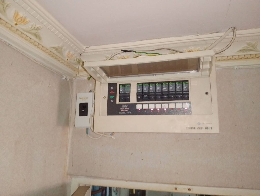 ตู้คอนซูมเมอร์