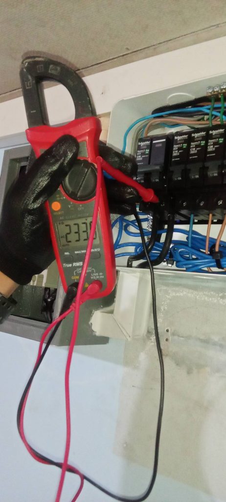 วัดไฟเบรกเกอร์