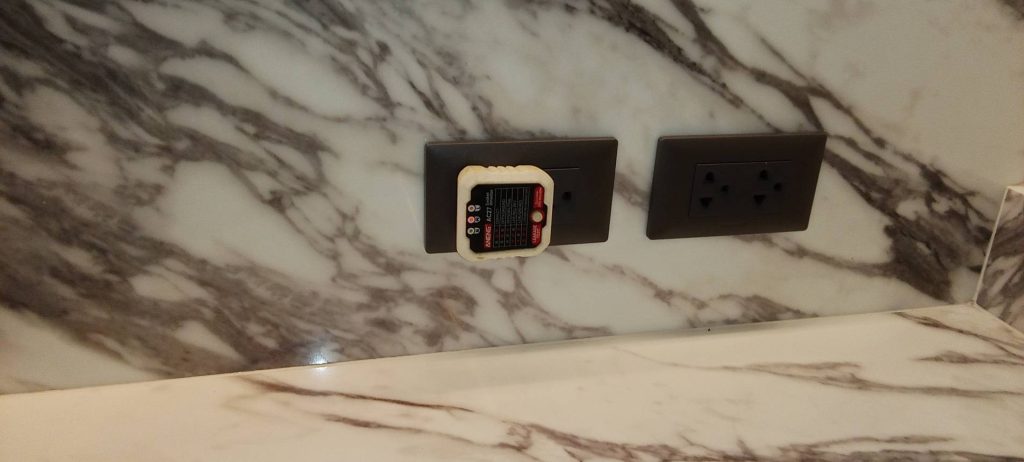 เช็กปลั๊กไฟ