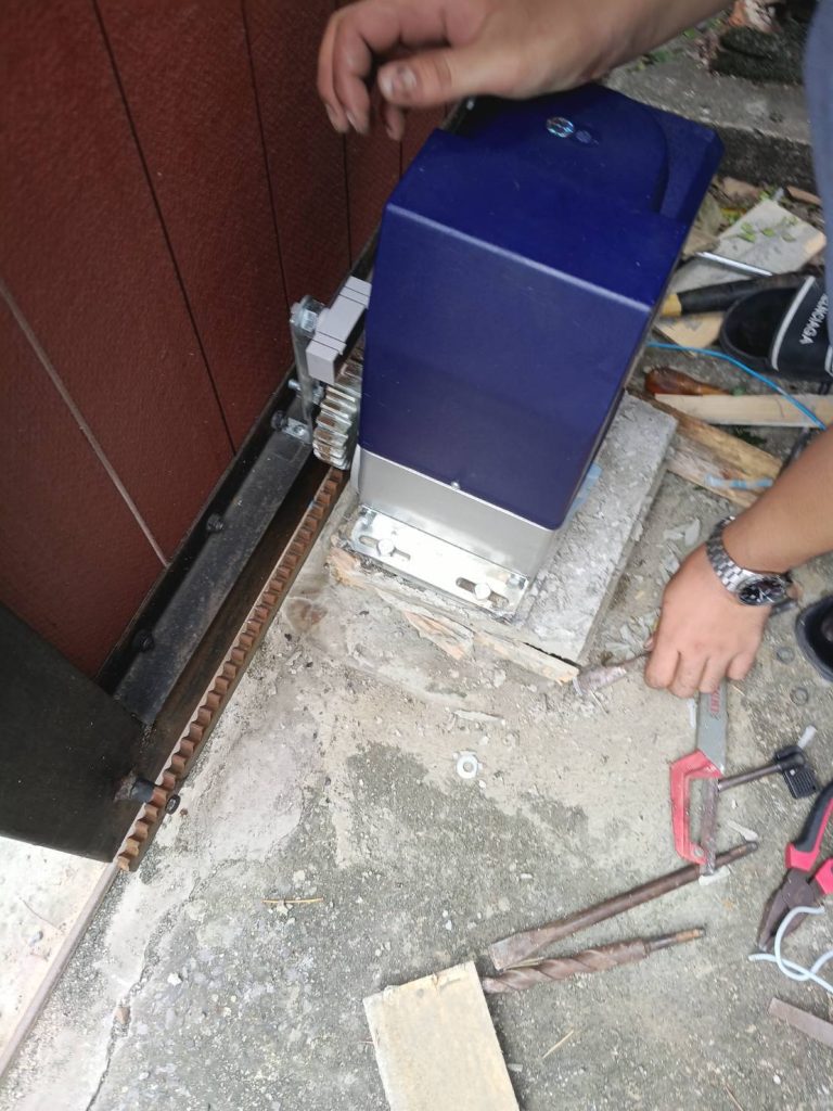 ซ่อมมอเตอร์ประตูรีโมท