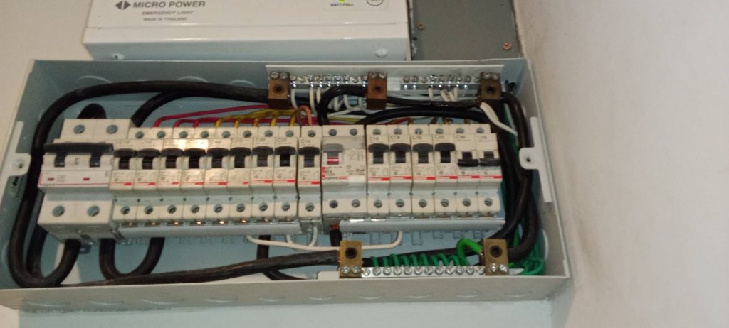 ตู้คอนซูมเมอร์