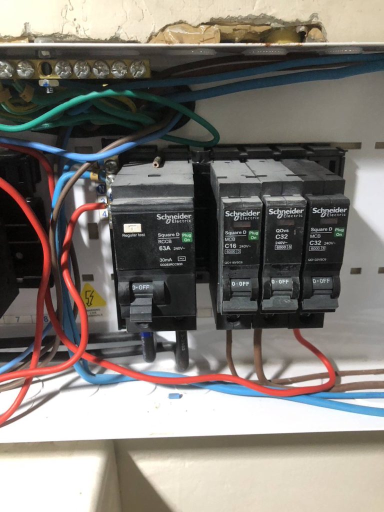 ตู้คอนซูมเมอร์ยูนิต