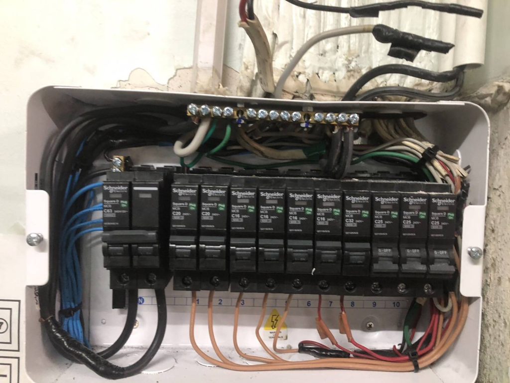 ตู้คอนซูมเมอร์