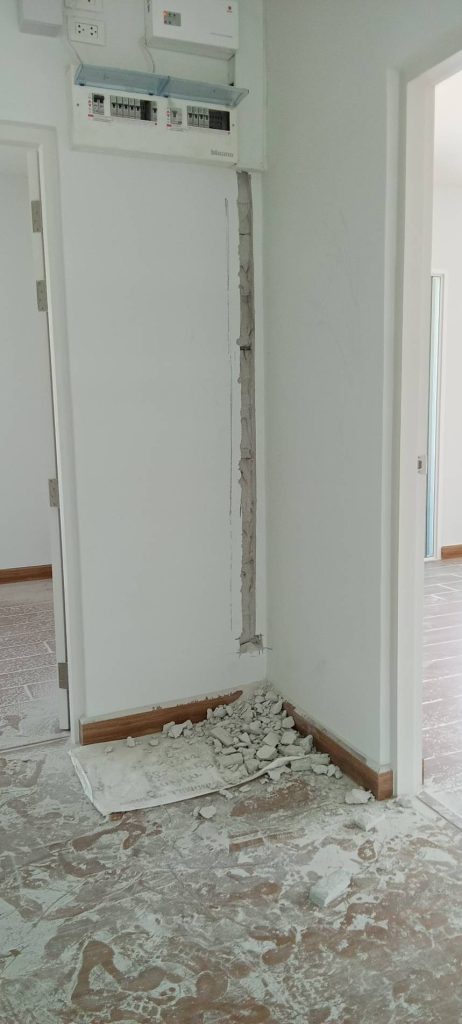 กรีดปูนฝังสายไฟ