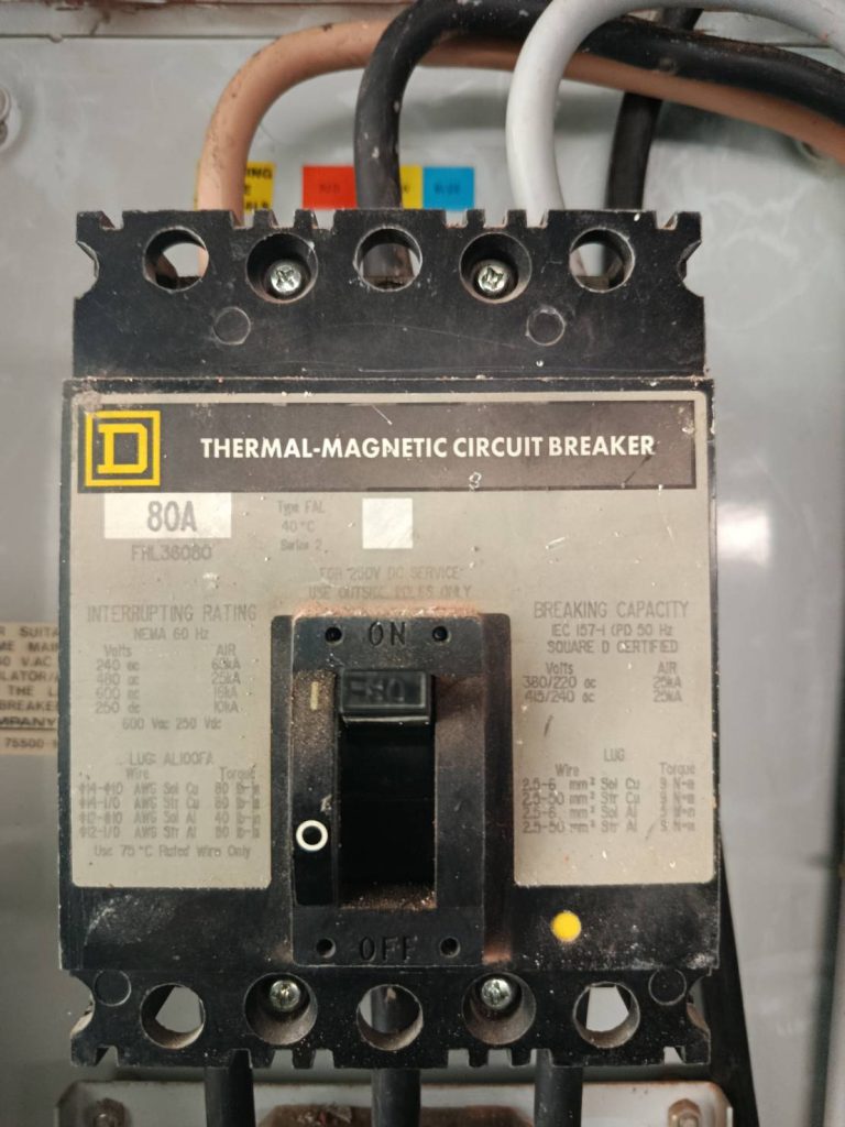 เบรกเกอร์แบบเทอร์มอล-แมกเนติก