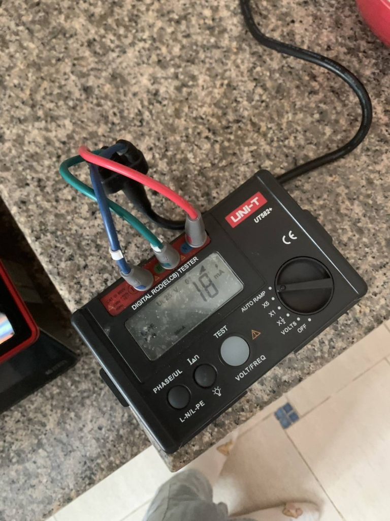 เครื่องทดสอบเบรกเกอร์กันดูด