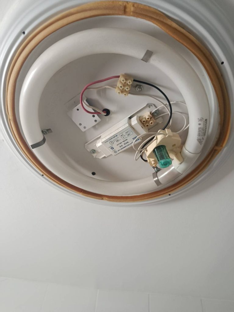 โคมไฟดาวน์ไลท์แบบติดลอย