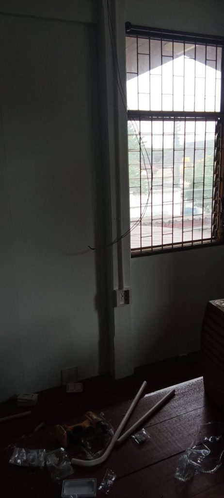 งานเดินท่อร้อยสายติดตั้งปลั๊ก