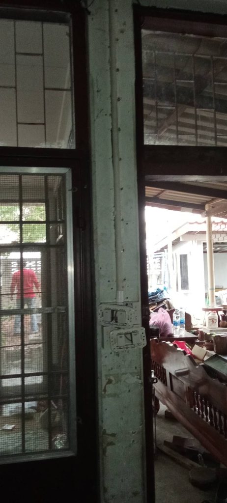 เดินท่อร้อยสายไฟติดตั้งปลั๊ก