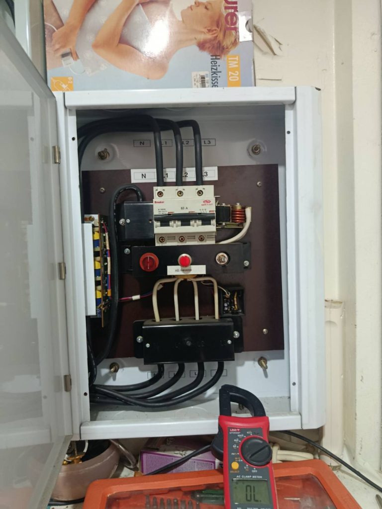 เบรกเกอร์