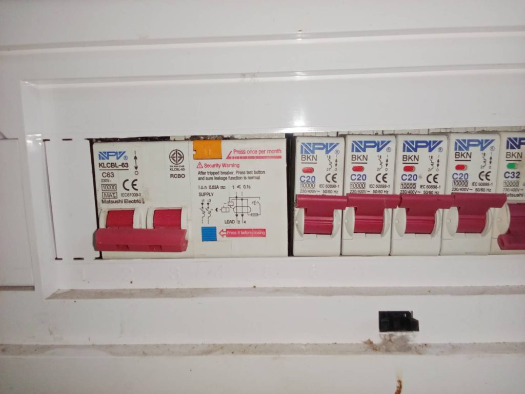 ตู้คอนซูมเมอร์