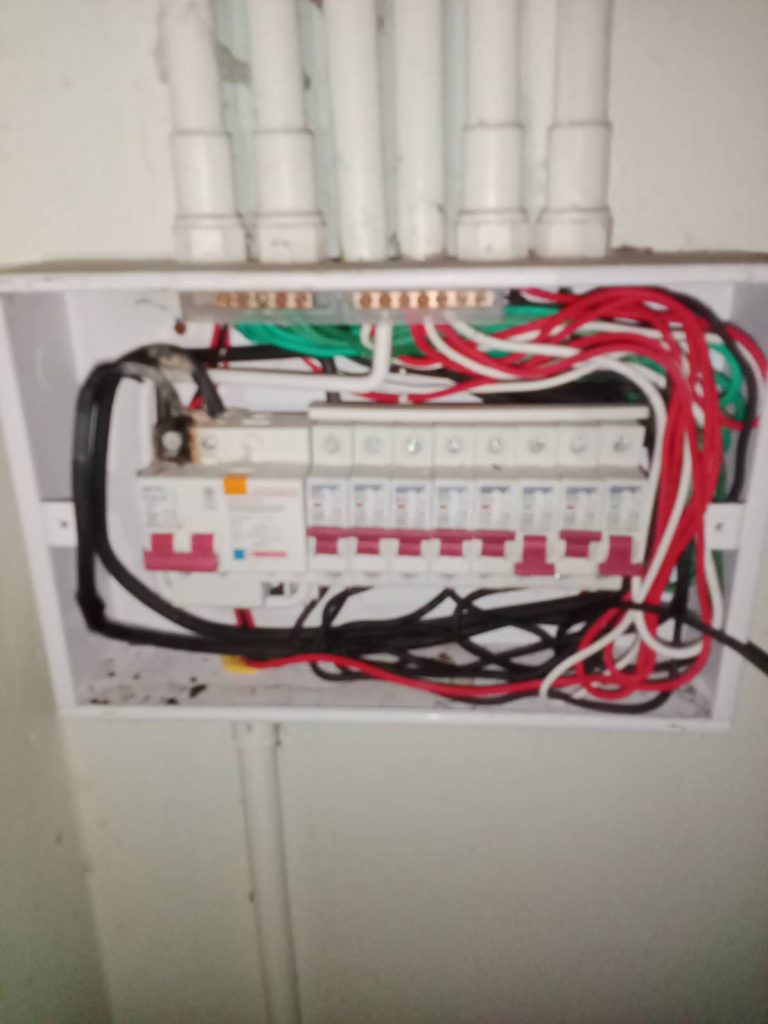 เมนเบรกเกอร์ช็อตไหม้