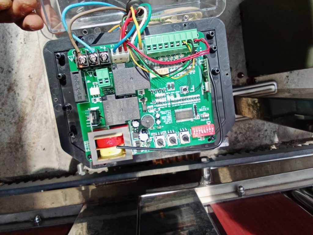 แผงวงจรมอเตอร์ประตูรีโมท