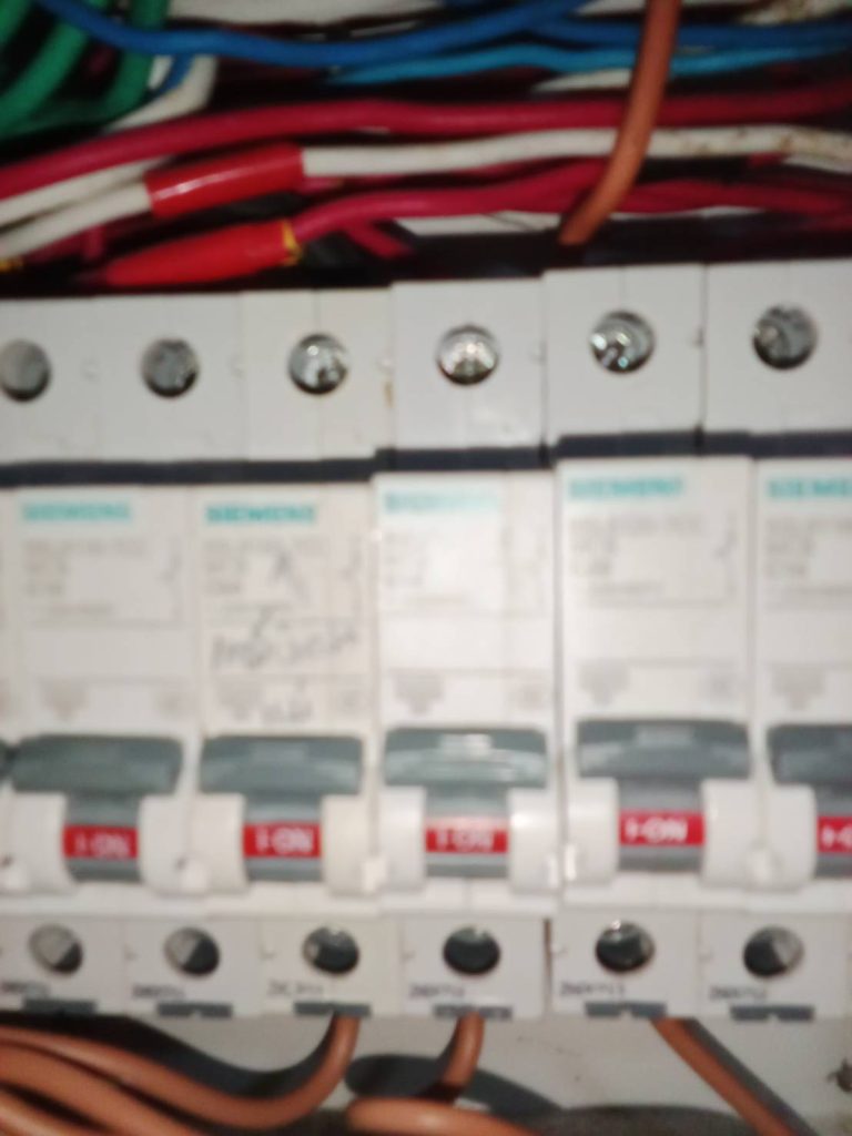 เบรกเกอร์ลูกย่อยในตู้คอนซูมเมอร์