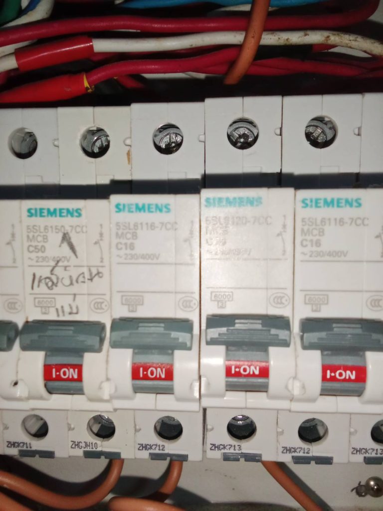 เบรกเกอร์ลูกย่อยในตู้คอนซูมเมอร์