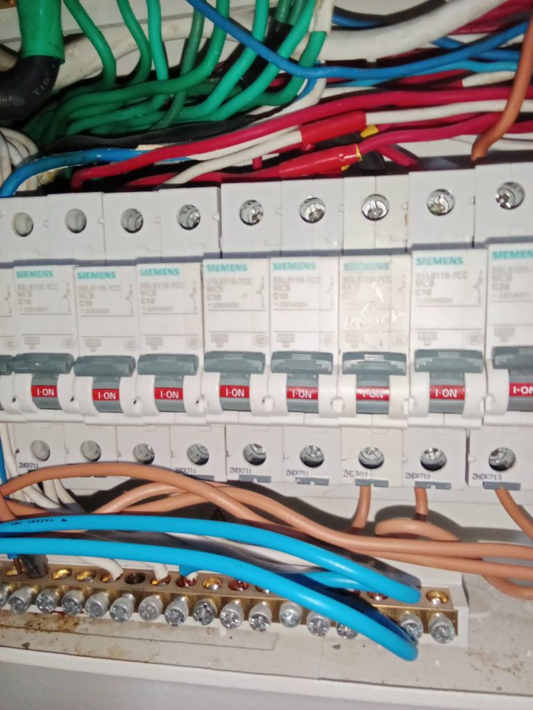 เบรกเกอร์ลูกย่อยในตู้คอนซูมเมอร์