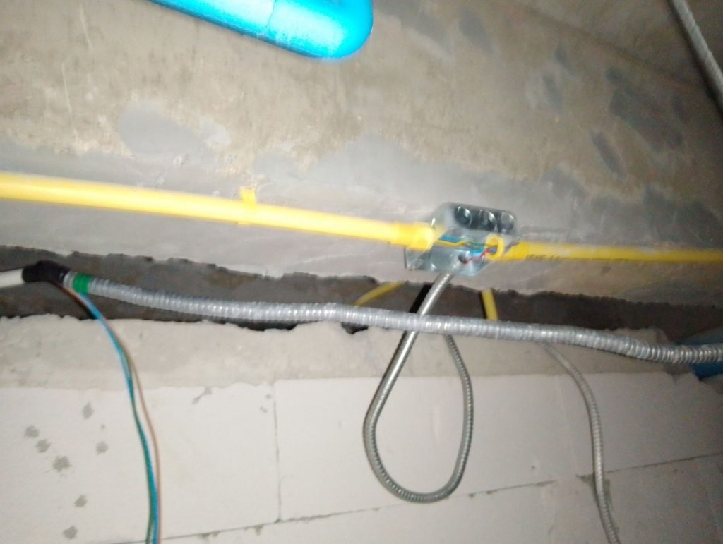 แนวท่อสายไฟบนฝ้า