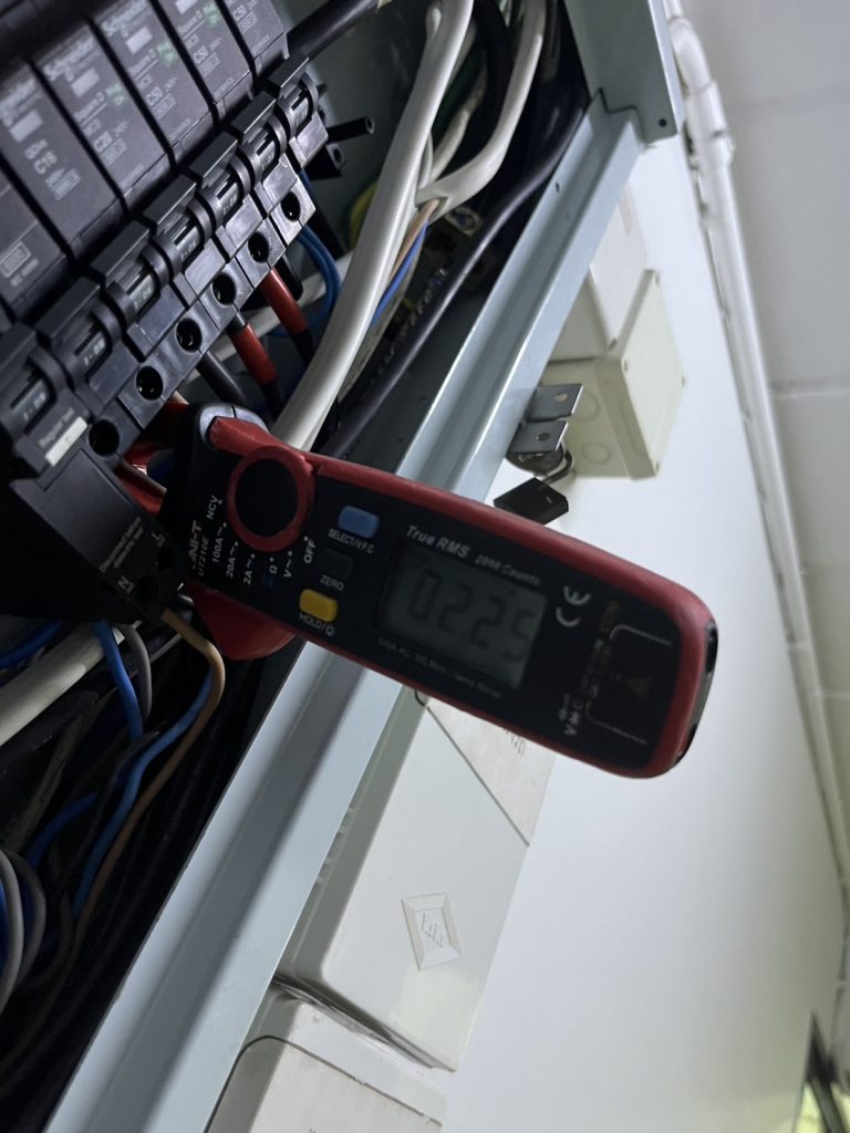 วัดไฟตู้โหลด