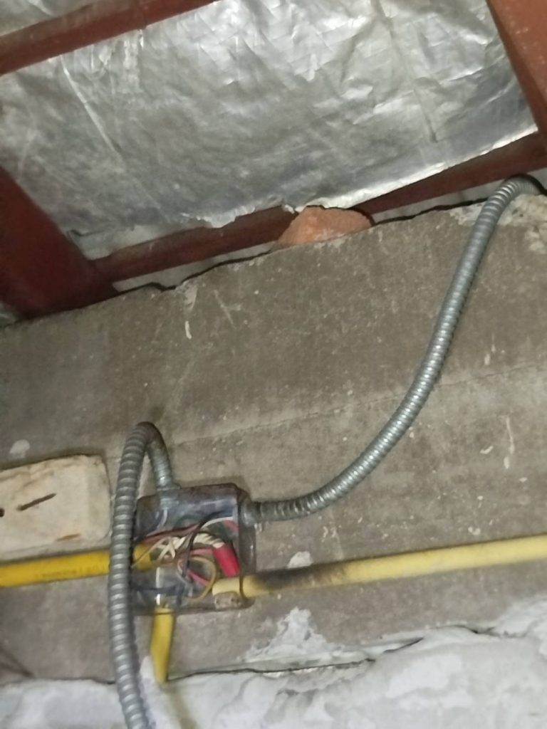 ท่อสายไฟมีรอยไหม้