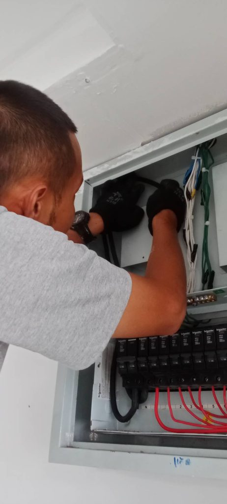 เดินสายไฟในตู้โหลดเซ็นเตอร์