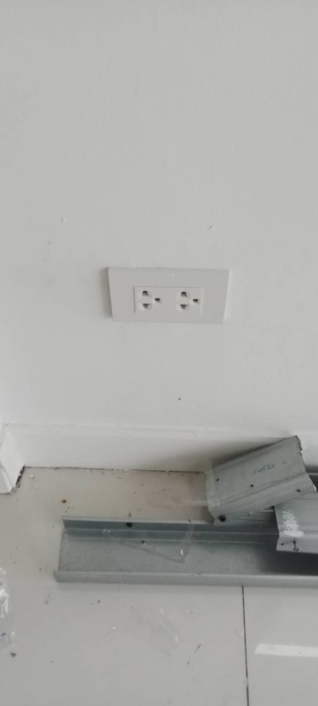 งานติดตั้งปลั๊กไฟ