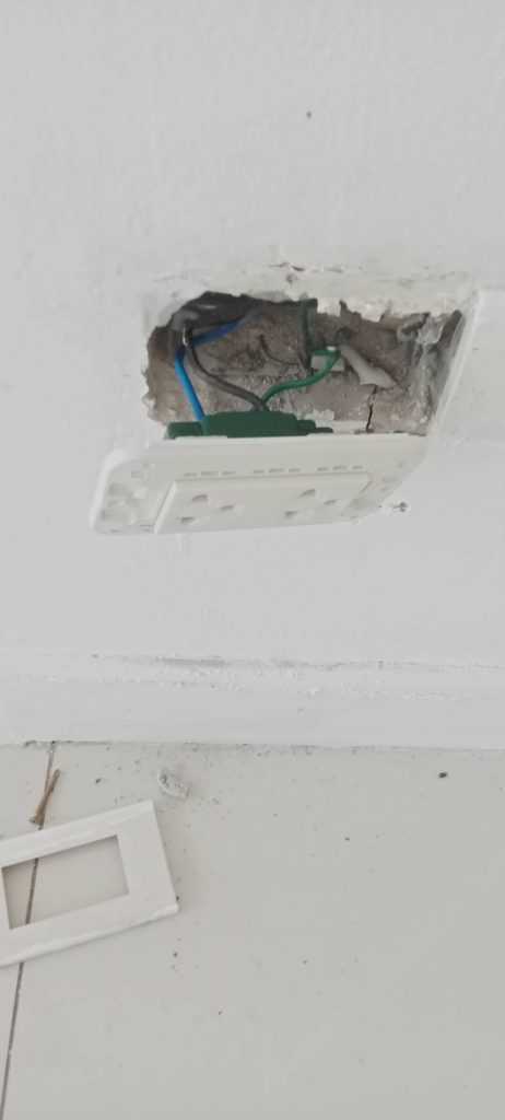 งานติดตั้งปลั๊กไฟ