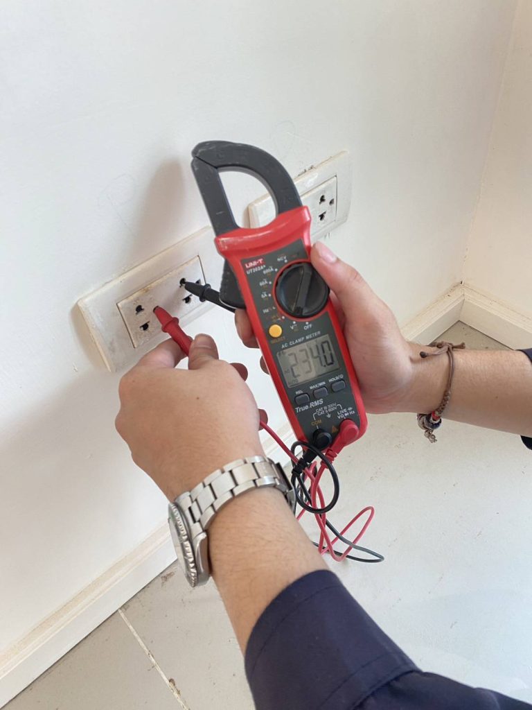 วัดไฟปลั๊กไฟ