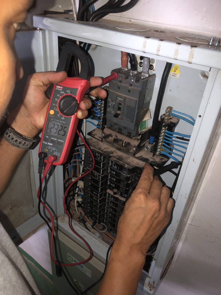 ตรวจเช็กระบบไฟ