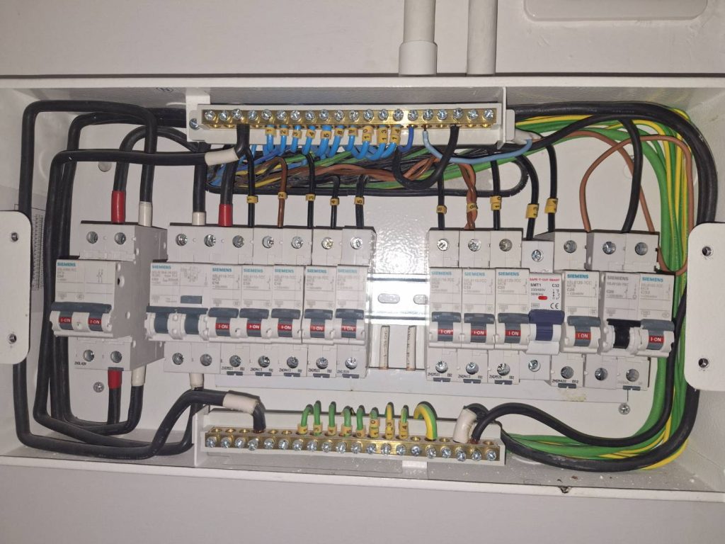 ตู้คอนซูมเมอร์ยูนิต