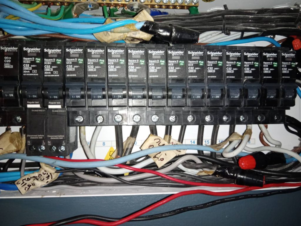 เซอร์กิตเบรกเกอร์