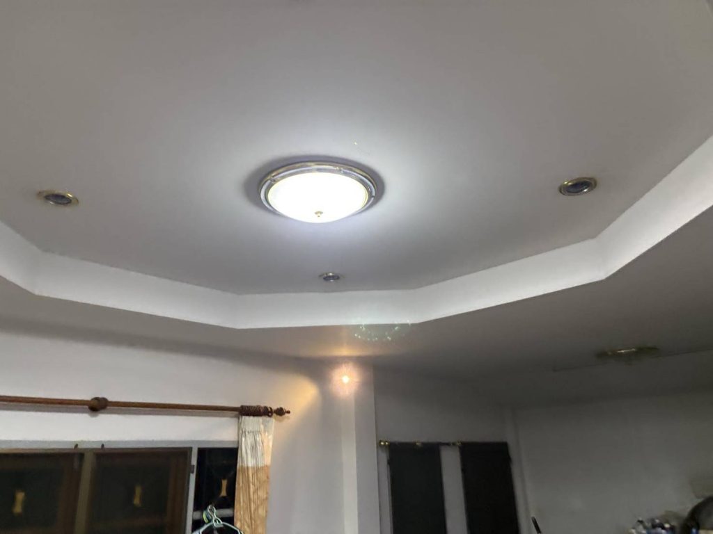 โคมดาวน์ไลท์แบบติดลอย