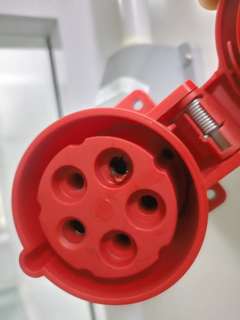 งานติดตั้งพาวเวอร์ปลั๊ก