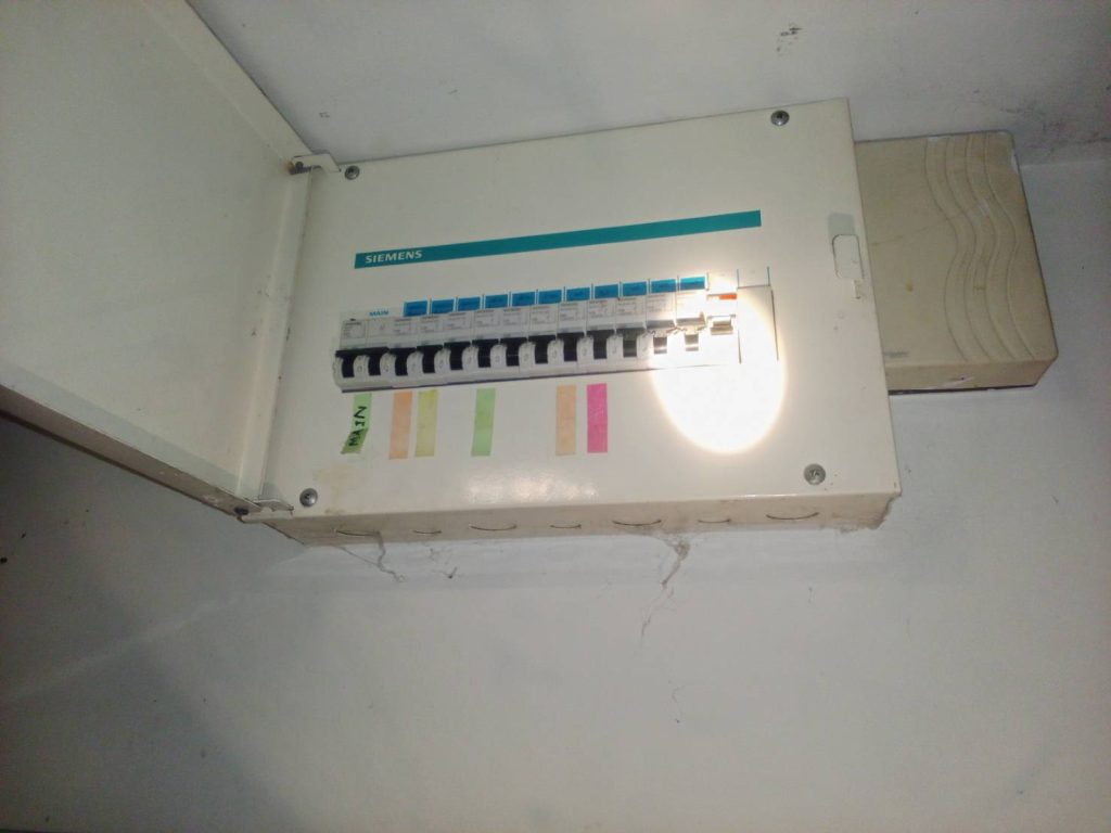 เบรกเกอร์