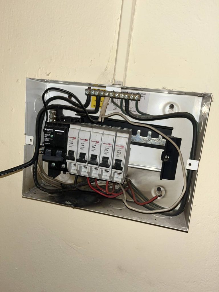 ตู้คอนซูมเมอร์ที่มีรอยช็อตไหม้