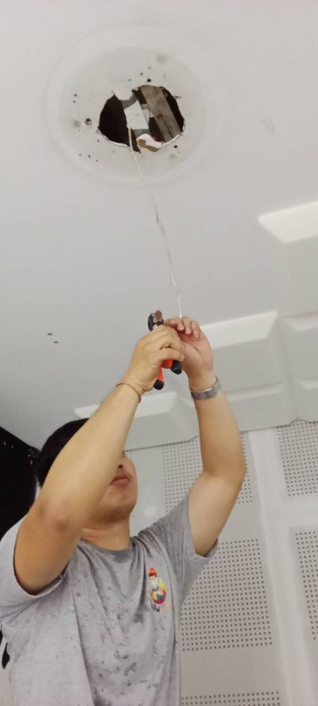 งานซ่อมโคมไฟติดเพดาน