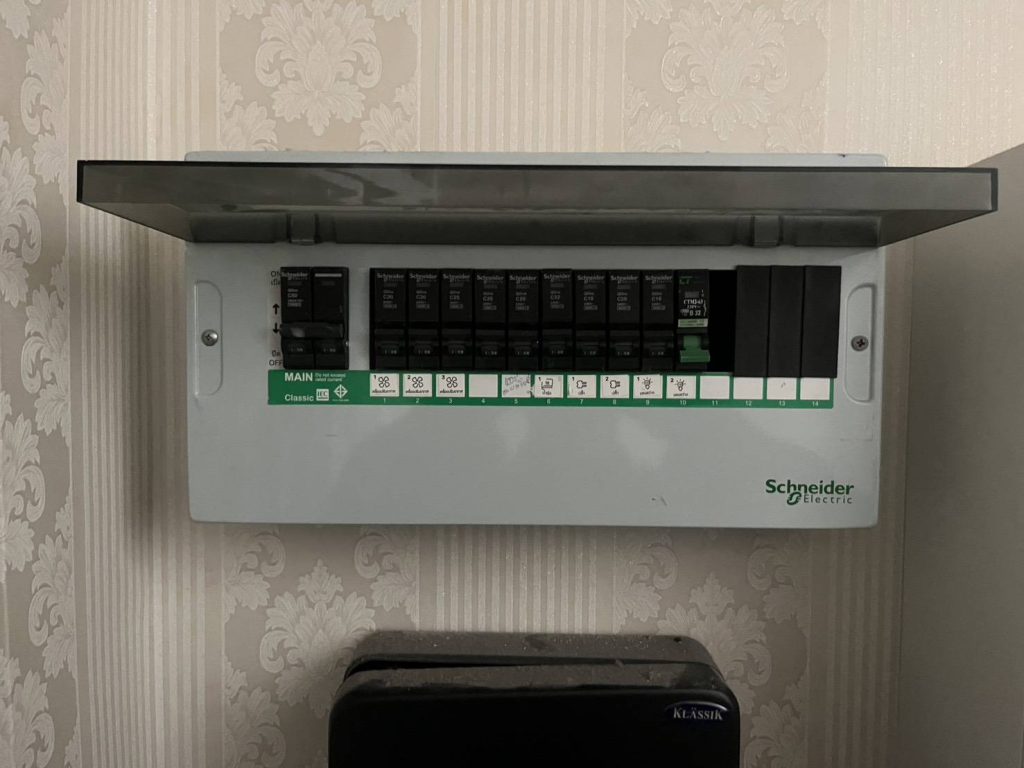 ตู้คอนซูมเมอร์