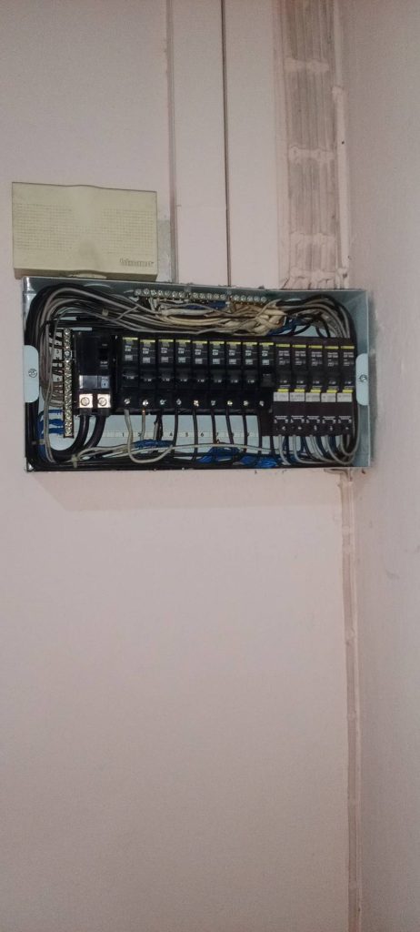 เบรกเกอร์ (Circuit Breaker)