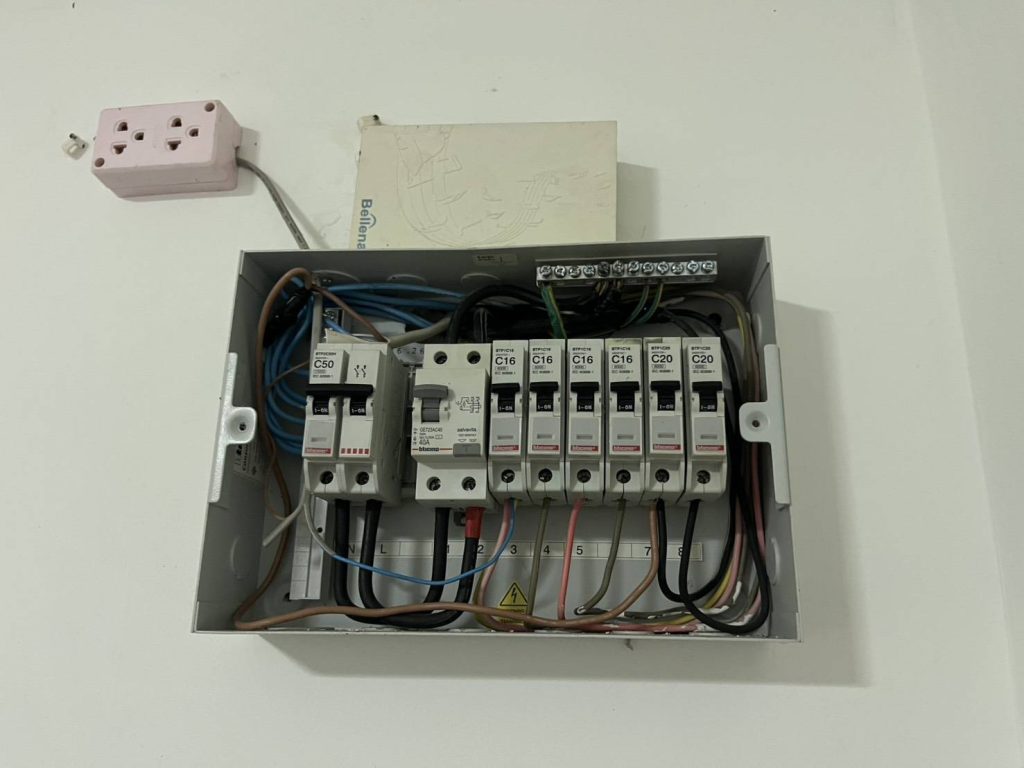 ตู้คอนซูมเมอร์