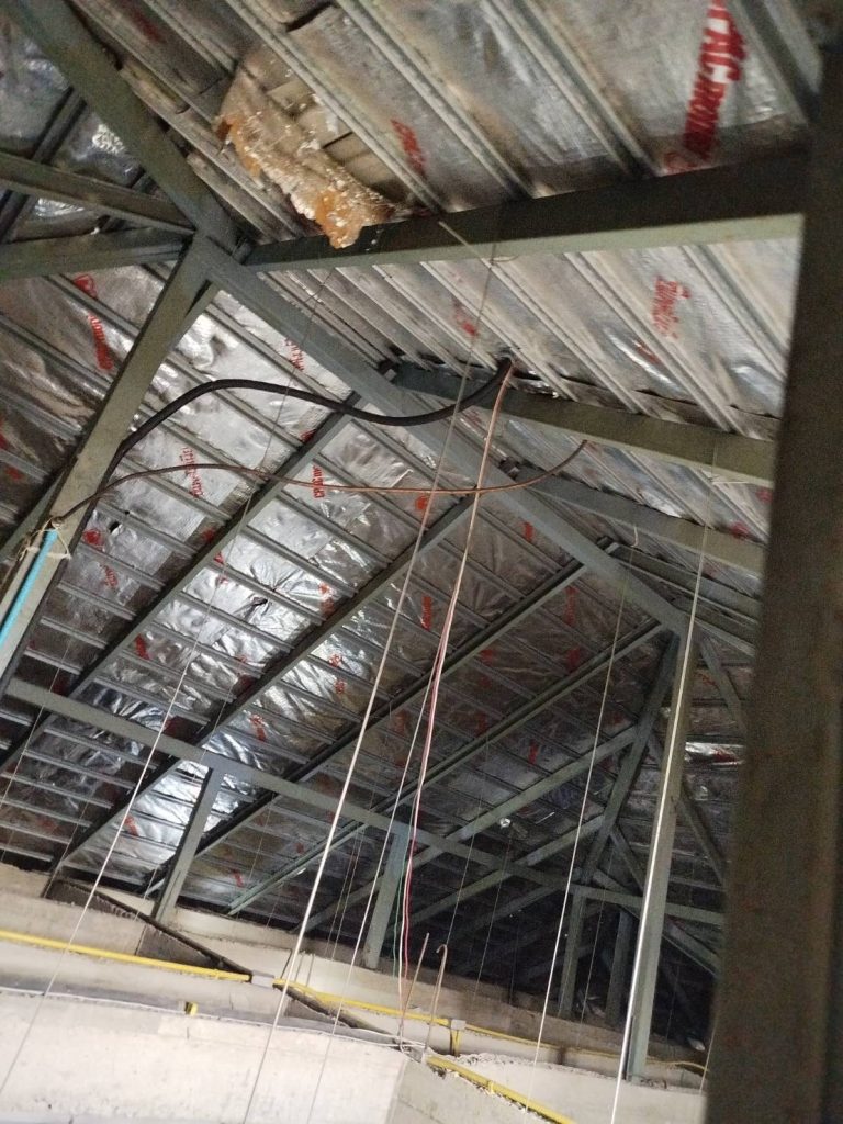 แนวท่อสายไฟบนฝ้า