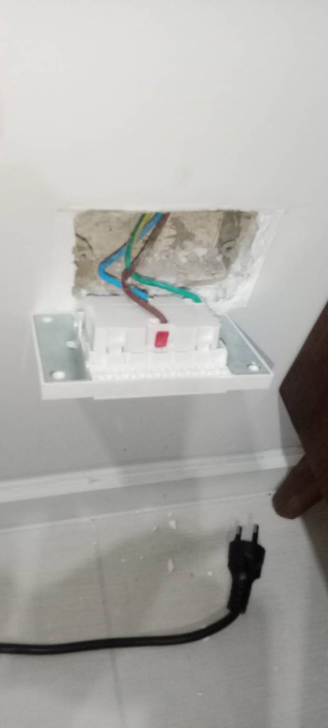 รื้อปลั๊กเช็กสายไฟ