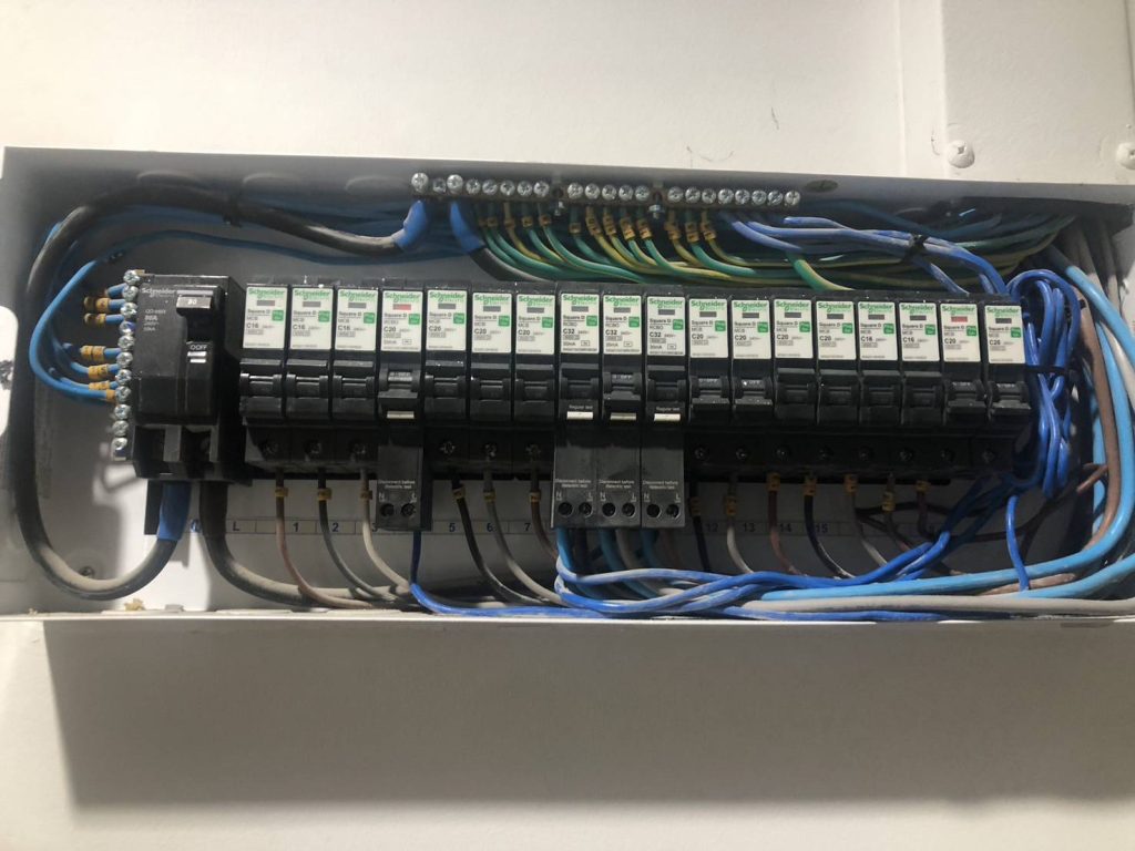 ตู้คอนซูมเมอร์