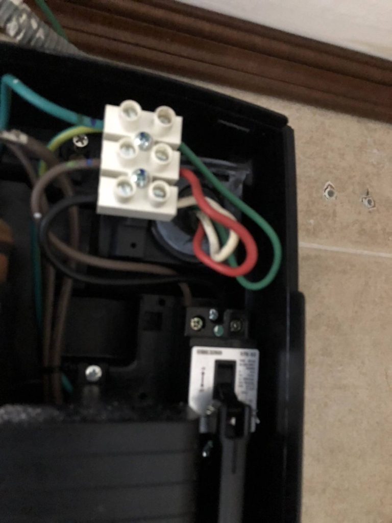 จุดต่อสายไฟ