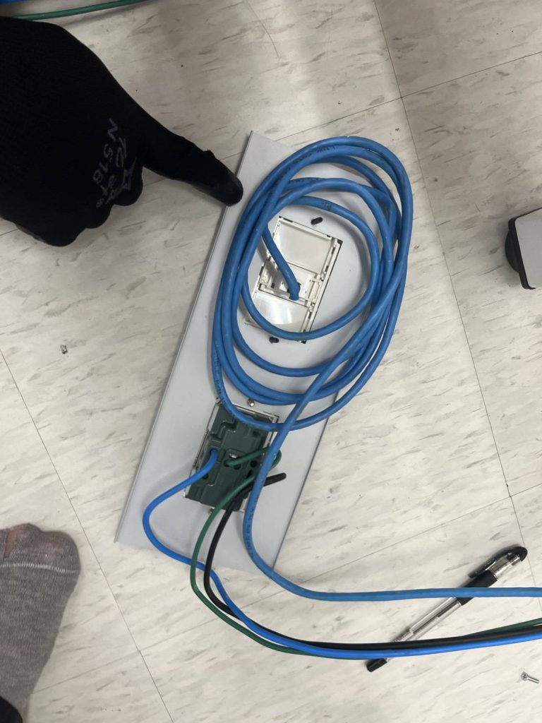 จัดเตรียม การต่อสาย LAN