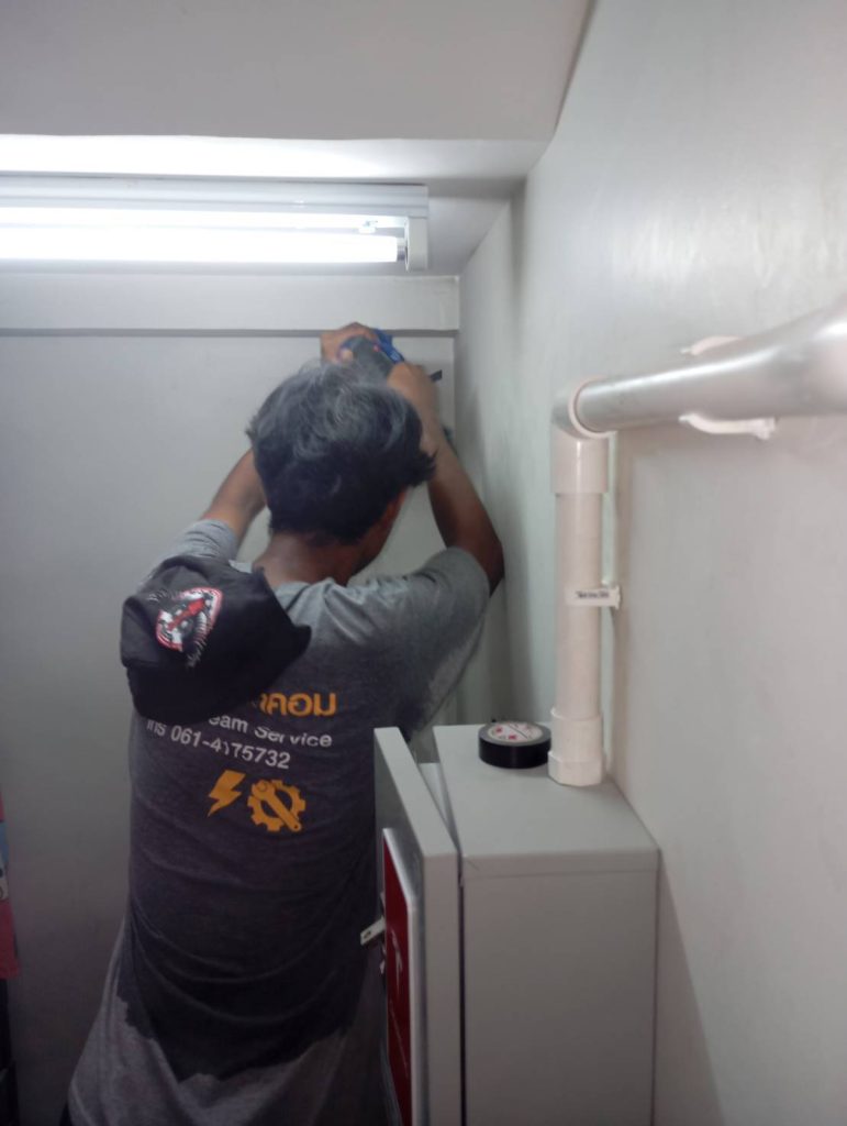 เจาะผนังเตรียมการติดตั้ง